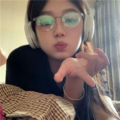 愤怒的黑人女孩与她的怪物